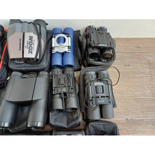 662 - A collection of pocket binoculars to include Tasco 10x25, Vivitar 10x25, Barska 8x21, Sunagor 9-45x2... 