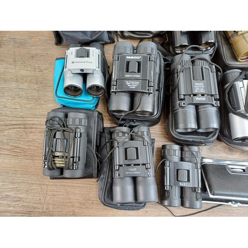 662 - A collection of pocket binoculars to include Tasco 10x25, Vivitar 10x25, Barska 8x21, Sunagor 9-45x2... 