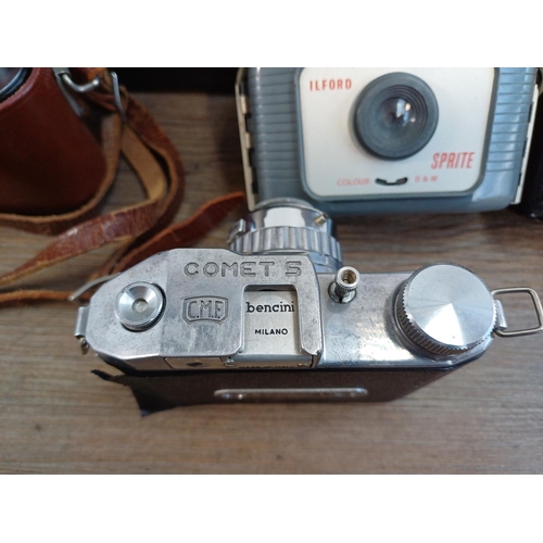 685 - A collection of vintage cameras to include Voigtländer Vito B, Ilford Sportsman and Sprite, Bencini ... 