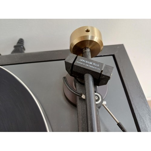 731 - A Linn Axis two-speed turntable fitted with Linn Basik Plus tonearm and K5 cartridge on Sound Organi... 