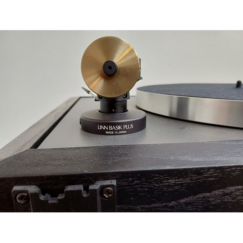 731 - A Linn Axis two-speed turntable fitted with Linn Basik Plus tonearm and K5 cartridge on Sound Organi... 