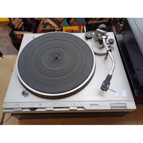 733 - Three items of hi-fi, one Technics SL-D3 direct-drive two-speed turntable, one Sony MDS-JE530 MiniDi... 