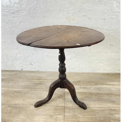 133 - A Georgian oak circular tripod pedestal occasional table