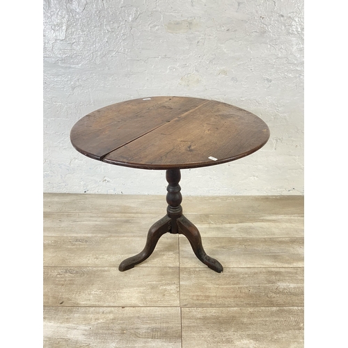 133 - A Georgian oak circular tripod pedestal occasional table