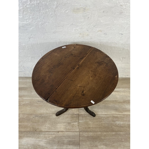 133 - A Georgian oak circular tripod pedestal occasional table