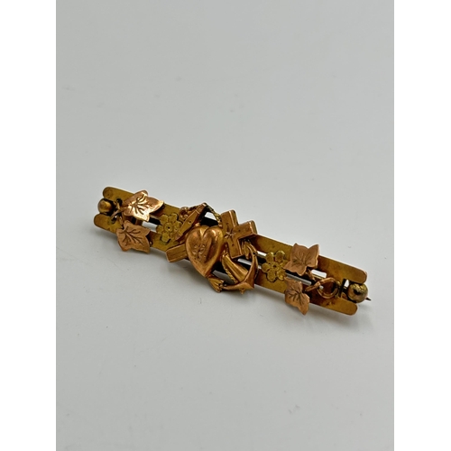 2177 - A Victorian hallmarked Birmingham 9ct gold brooch with base metal pin, dated 1897 - approx. gross we... 