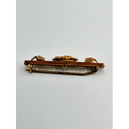 2177 - A Victorian hallmarked Birmingham 9ct gold brooch with base metal pin, dated 1897 - approx. gross we... 