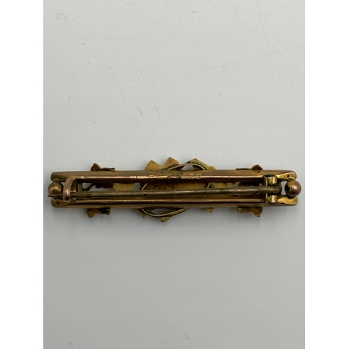 2177 - A Victorian hallmarked Birmingham 9ct gold brooch with base metal pin, dated 1897 - approx. gross we... 