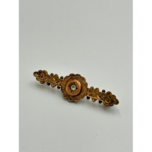 2176 - A Victorian yellow metal paste set brooch with base metal pin - approx. gross weight 2.7g