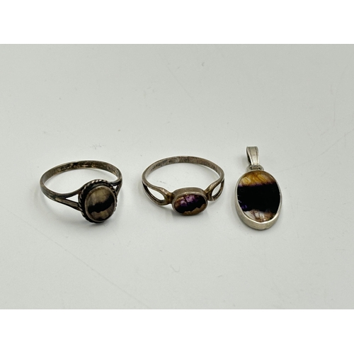 2209 - Three pieces of silver and Blue John jewellery, two rings and one pendant - approx. gross weight 5g