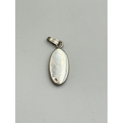 2209 - Three pieces of silver and Blue John jewellery, two rings and one pendant - approx. gross weight 5g