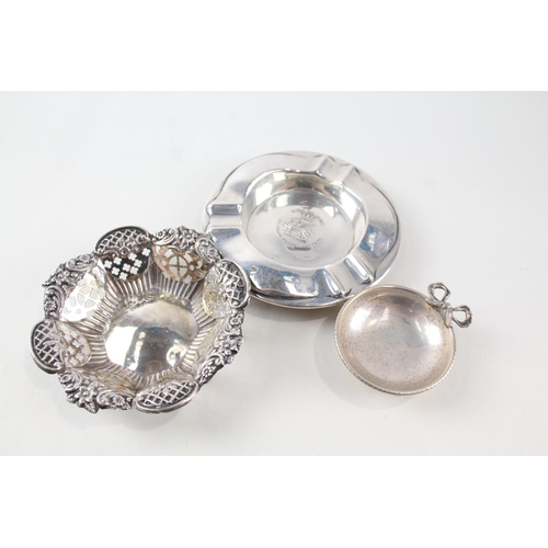 2304 - Three silver trinket dishes, two hallmarked sterling silver and one .900 - approx. gross weight 94g