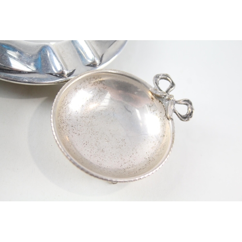 2304 - Three silver trinket dishes, two hallmarked sterling silver and one .900 - approx. gross weight 94g