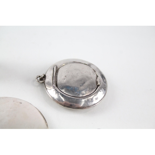 2307 - Five .925 sterling silver items to include coin purse, novelty dressing table mirror necklace pendan... 