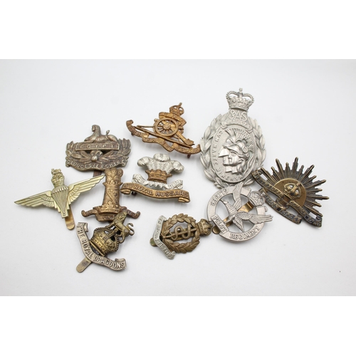 2359 - Ten military cap badges