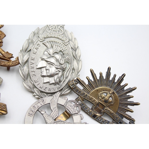 2359 - Ten military cap badges