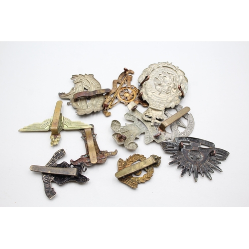 2359 - Ten military cap badges