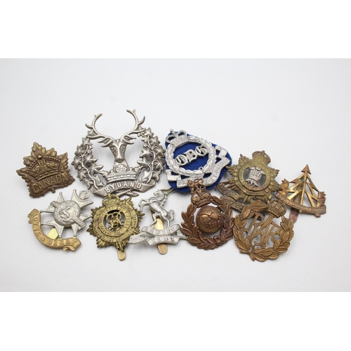 2368 - Ten military cap badges