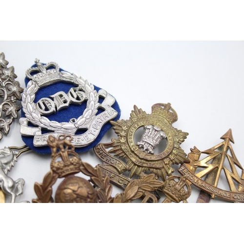 2368 - Ten military cap badges