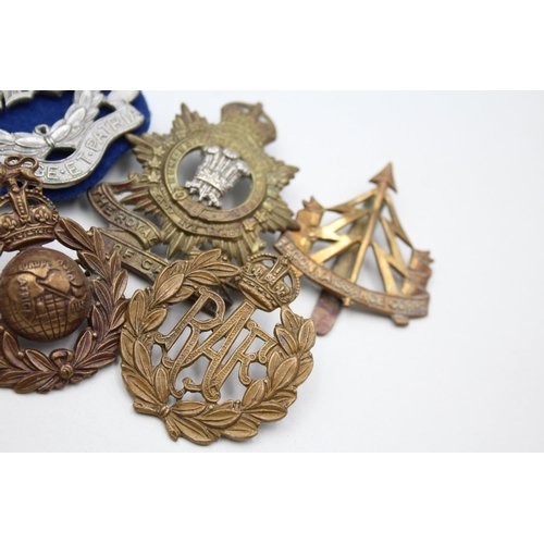 2368 - Ten military cap badges