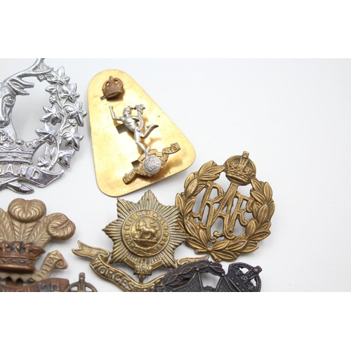 2371 - Ten military cap badges