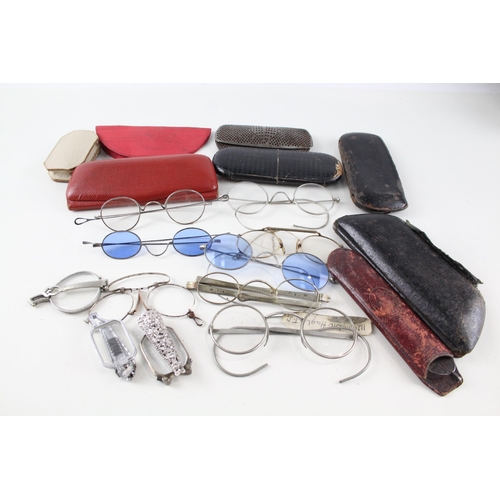 485D - A collection of antique and vintage spectacles to include pince-nez etc.