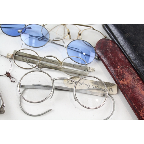 485D - A collection of antique and vintage spectacles to include pince-nez etc.