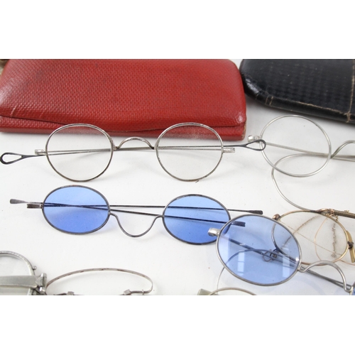 485D - A collection of antique and vintage spectacles to include pince-nez etc.