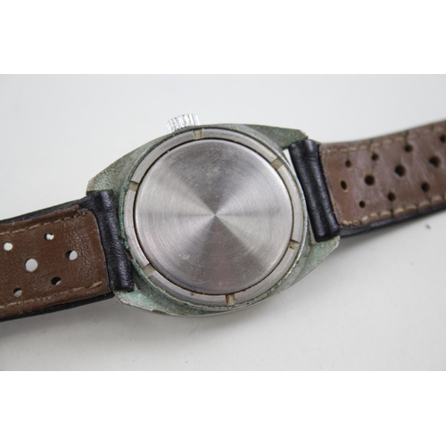 2261 - Two vintage wristwatches, one Sekonda and one Avia