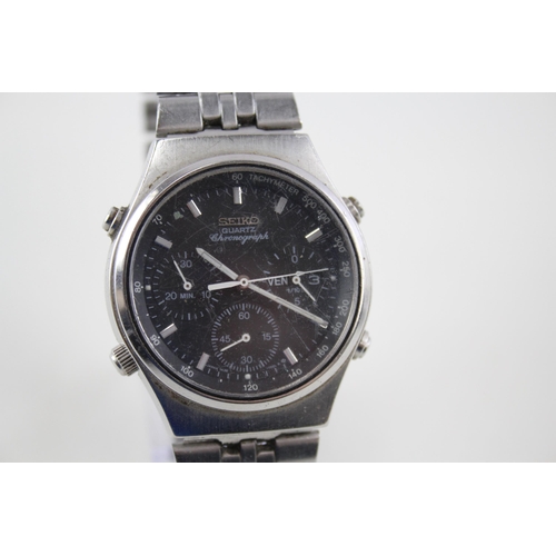 2274 - A Seiko chronograph quartz men's wristwatch