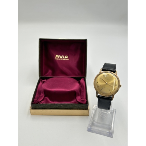 2290 - A mid 20th century boxed Avia 9ct gold cased hand wind men's wristwatch - approx. gross weight inclu... 