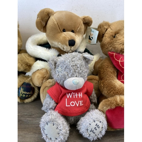 429 - A collection of soft toy bears to include Harrods 1999 Christmas Bear, Harrods 1996 Christmas Bear, ... 