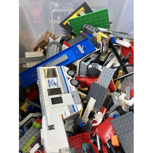 430 - A box containing a large collection of Lego