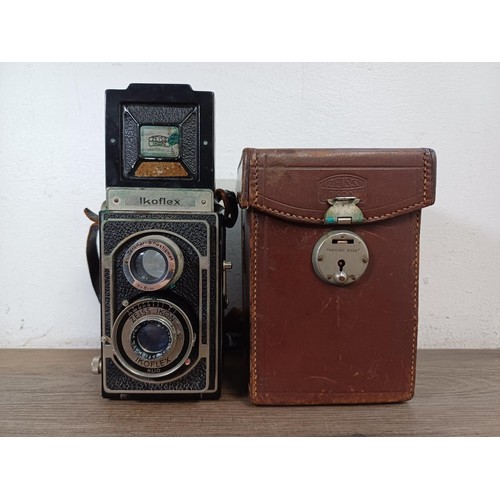 A cased Zeiss Ikon Ikoflex II 851/16 (earlier version with focus lever