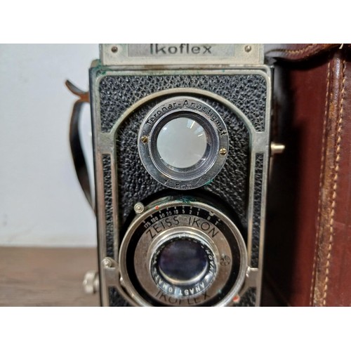A cased Zeiss Ikon Ikoflex II 851/16 (earlier version with focus lever