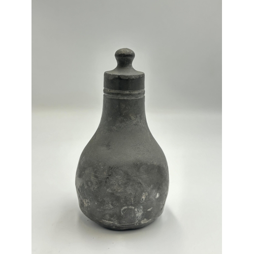 2400 - An 18th century pewter upright baby feeding bottle - approx. 13cm high