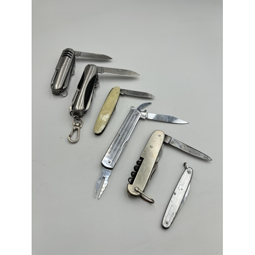 2401 - Eight pocket knives to include leather cased cut throat razor, G. Ibberson of Sheffield folding knif... 