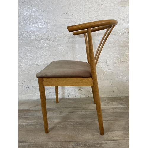 23 - A pair of Artenara wishbone style oak bentwood and fabric upholstered dining chairs