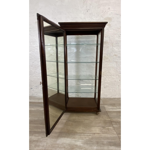 24 - A late 19th/early 20th century mahogany shop display cabinet with four glass shelves - approx. 114cm... 