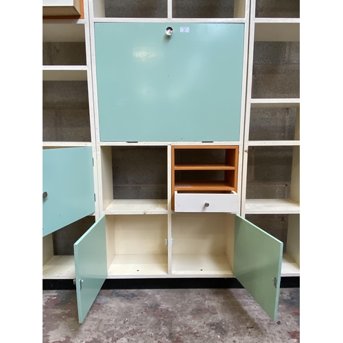 27 - A mid 20th century white, turquoise and orange painted three section shelving unit/room divider - ap... 