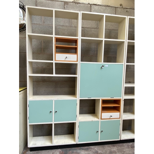 27 - A mid 20th century white, turquoise and orange painted three section shelving unit/room divider - ap... 