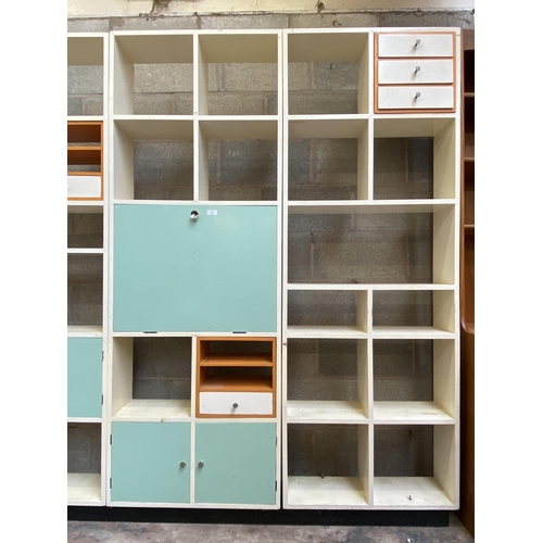 27 - A mid 20th century white, turquoise and orange painted three section shelving unit/room divider - ap... 