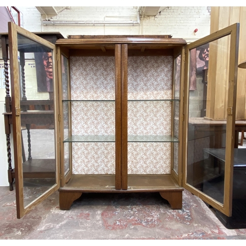 88 - An Art Deco oak display cabinet - approx. 125cm high x 92cm wide x 29cm deep