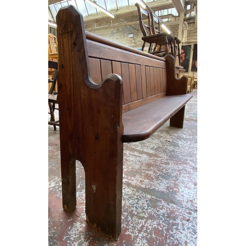 127 - A Victorian pitch pine church pew - approx. 92cm high x 185cm wide x 38cm deep