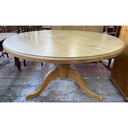 136 - A Victorian style pine circular tripod pedestal dining table and five Victorian style beech farmhous... 