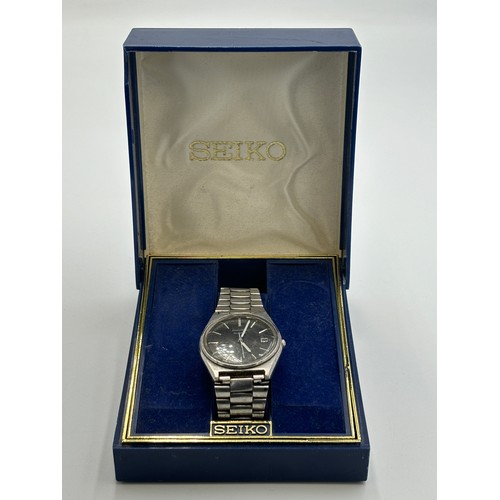 2294D - A boxed Seiko SQ quartz men's wristwatch - ref no. 5H22-7A00