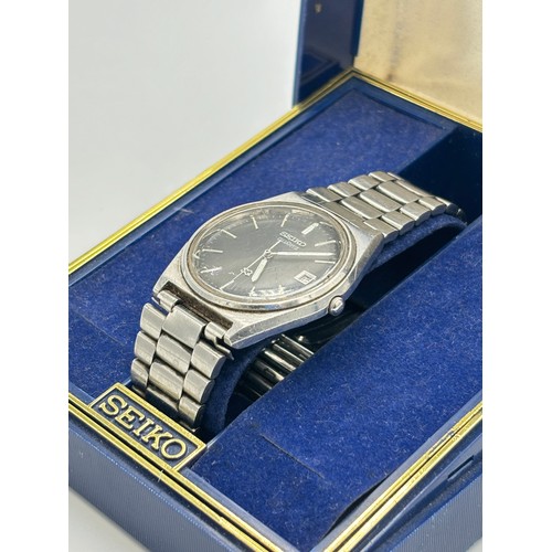 2294D - A boxed Seiko SQ quartz men's wristwatch - ref no. 5H22-7A00