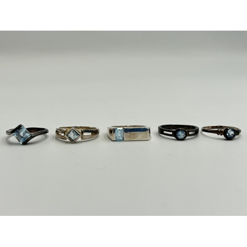 2229 - Five .925 silver blue topaz set dress rings - approx. gross weight 15g