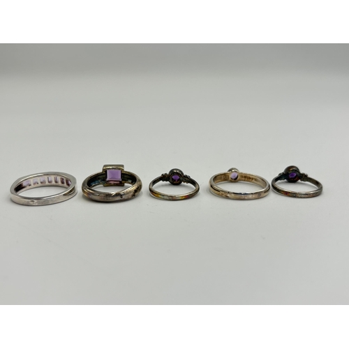 2234 - Five .925 silver amethyst set dress rings - approx. gross weight 13g