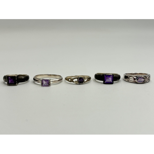 2236 - Five .925 silver amethyst set dress rings - approx. gross weight 15.6g